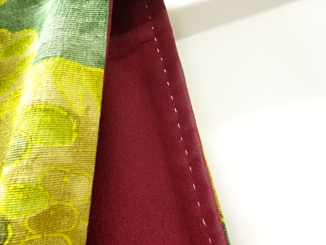  遠山に流水・草花模様小紋着物